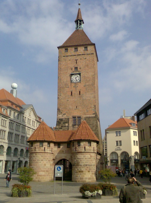 Weißer Turm in Nürnberg (Source http://de.wikipedia.org/wiki/Weißer_Turm_Nürnberg)