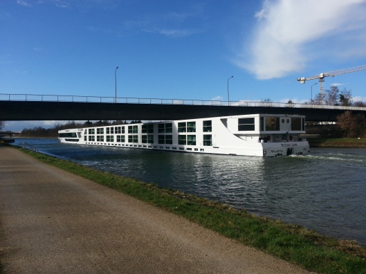 Cruiser in the Rhine-Main-Danube Canal,  Fürth - March 31, 2015 (Photo by Susanne Schuberth)